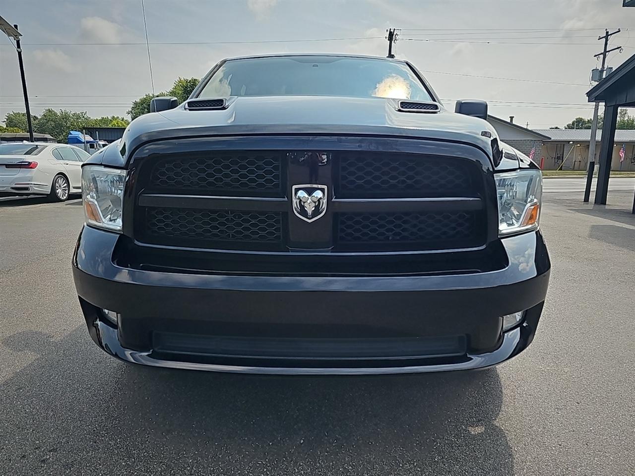 RAM 1500 4WD Crew Cab 140.5" Express 2012