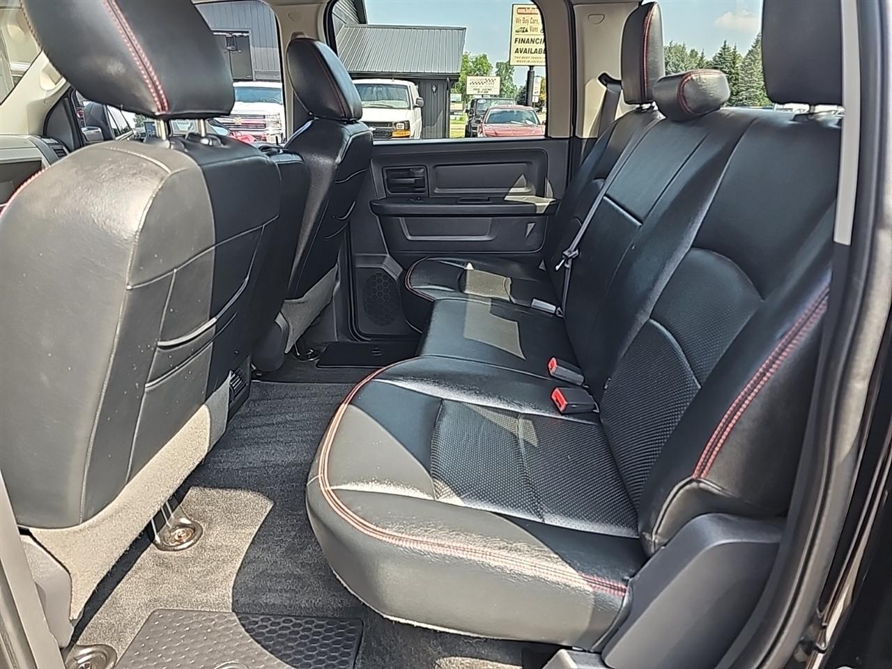 RAM 1500 4WD Crew Cab 140.5" Express 2012