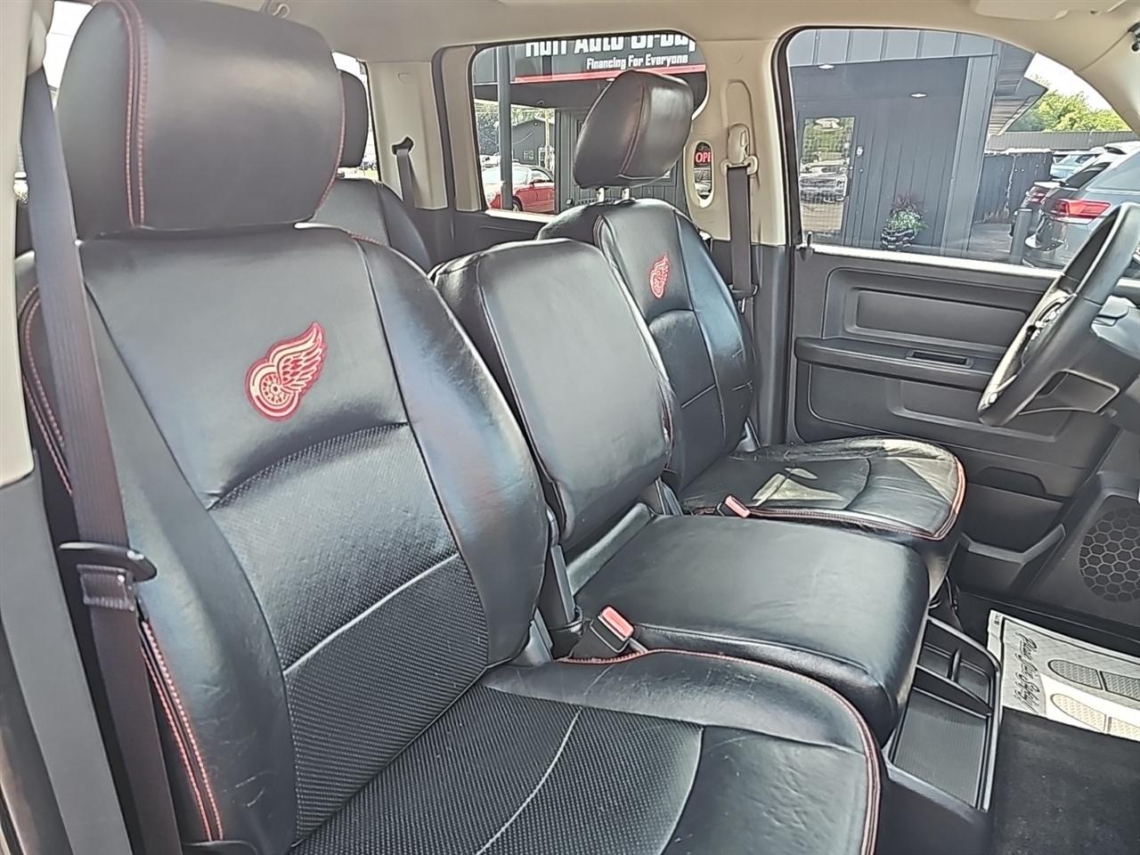 RAM 1500 4WD Crew Cab 140.5" Express 2012