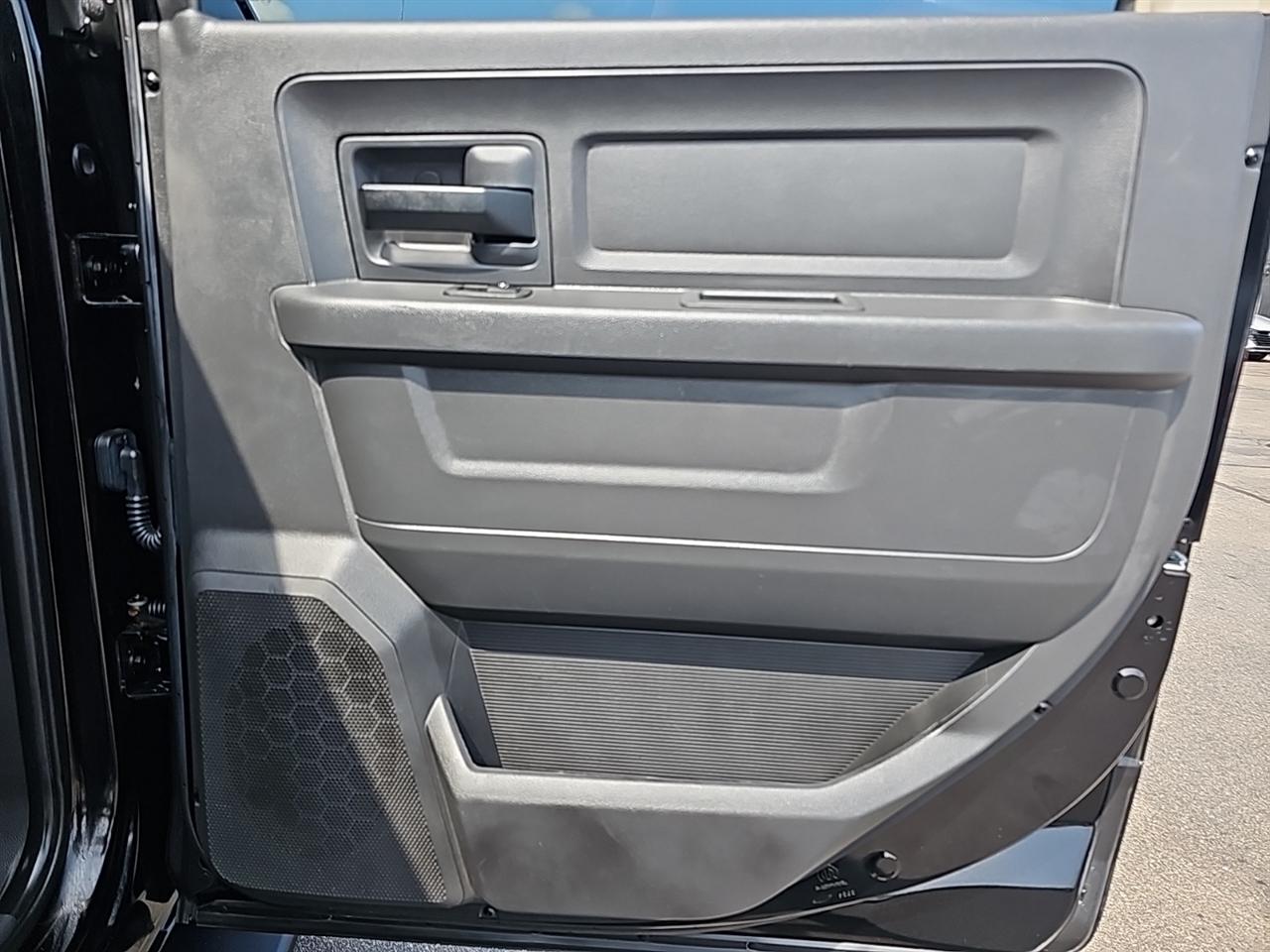 RAM 1500 4WD Crew Cab 140.5" Express 2012
