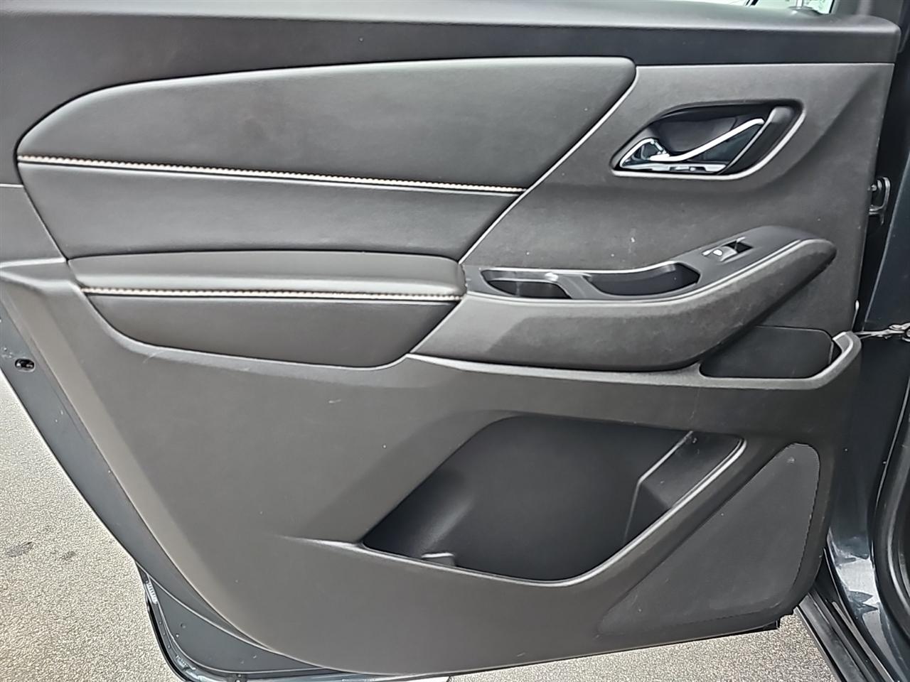 Chevrolet Traverse FWD 4dr LT Leather 2021