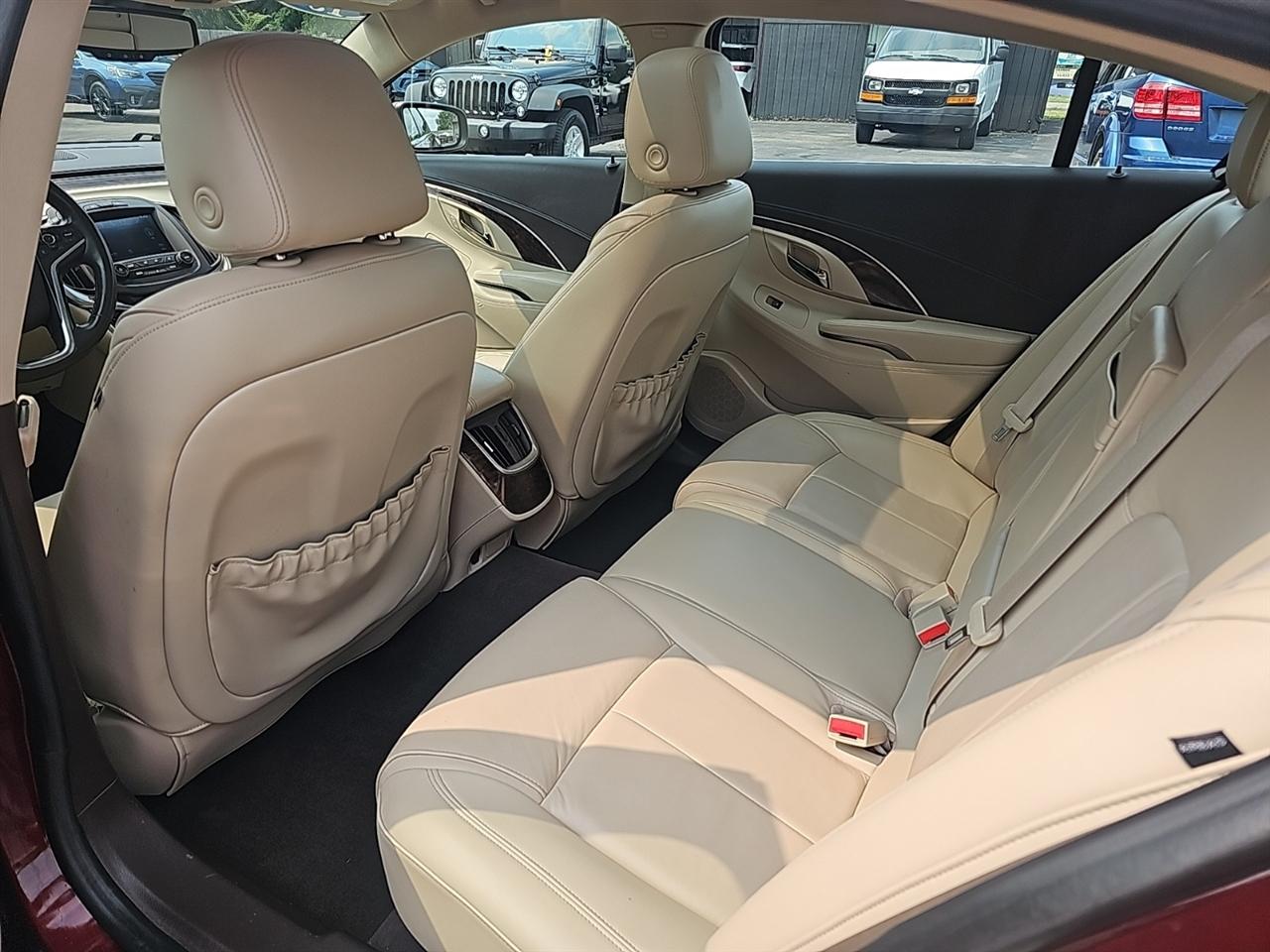 Buick LaCrosse 4dr Sdn Leather FWD 2015