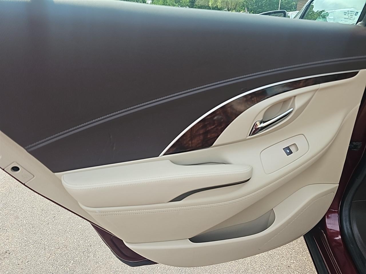 Buick LaCrosse 4dr Sdn Leather FWD 2015