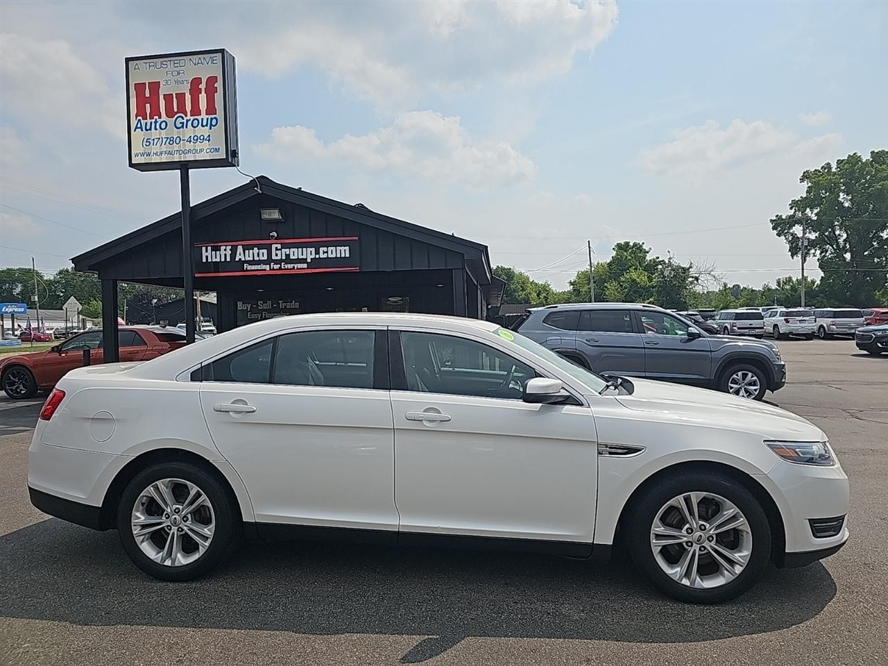 Ford Taurus 4dr Sdn SEL FWD 2016