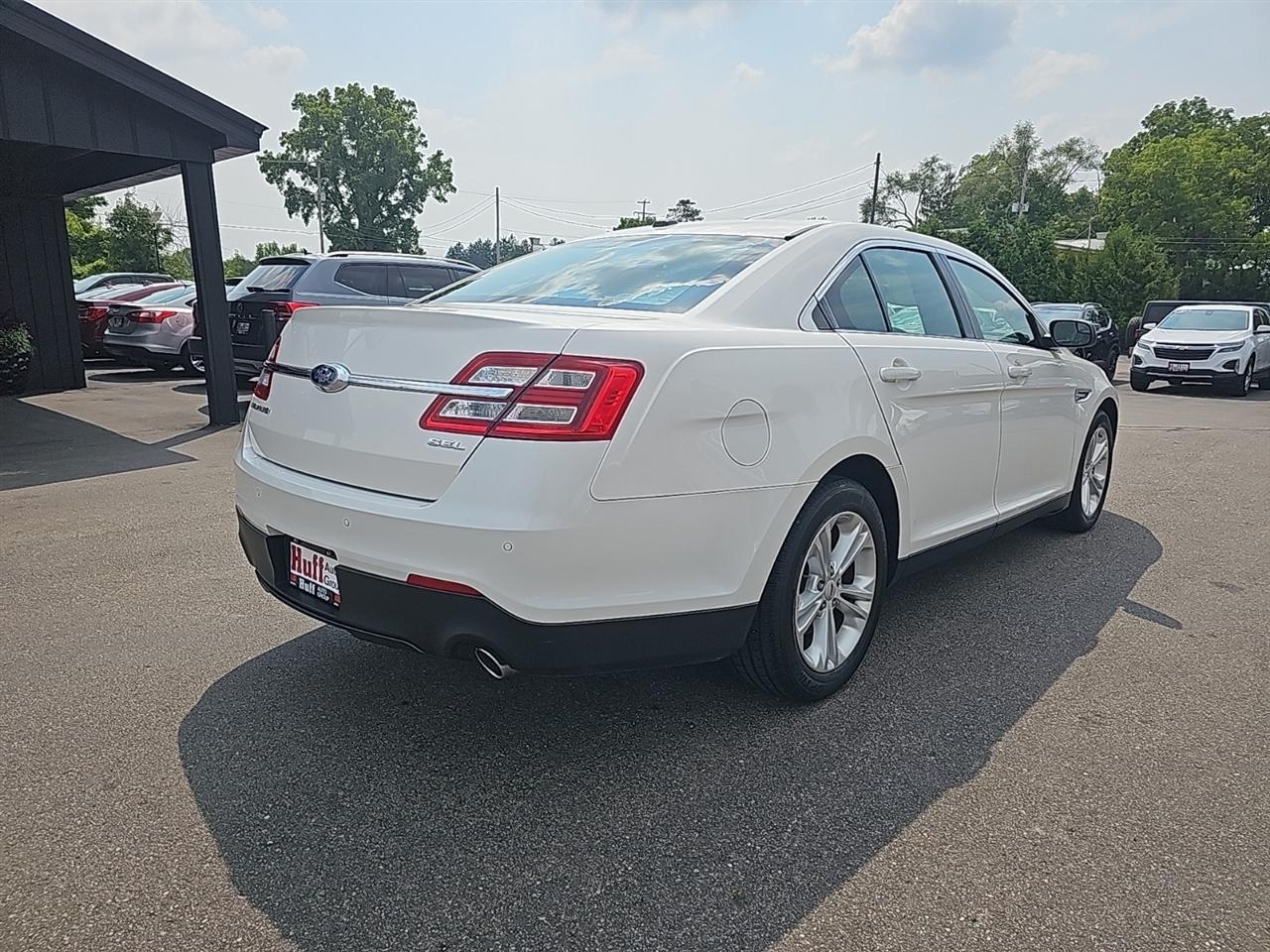 Ford Taurus 4dr Sdn SEL FWD 2016