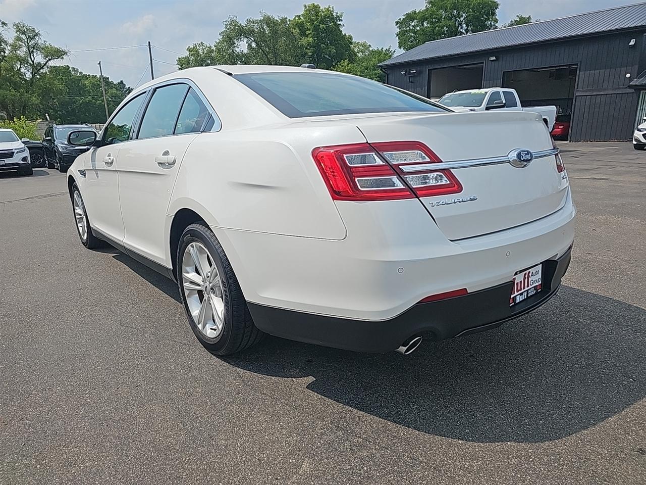 Ford Taurus 4dr Sdn SEL FWD 2016