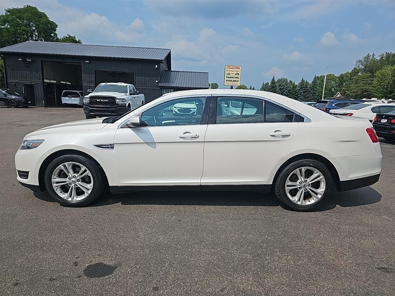 Ford Taurus 4dr Sdn SEL FWD 2016