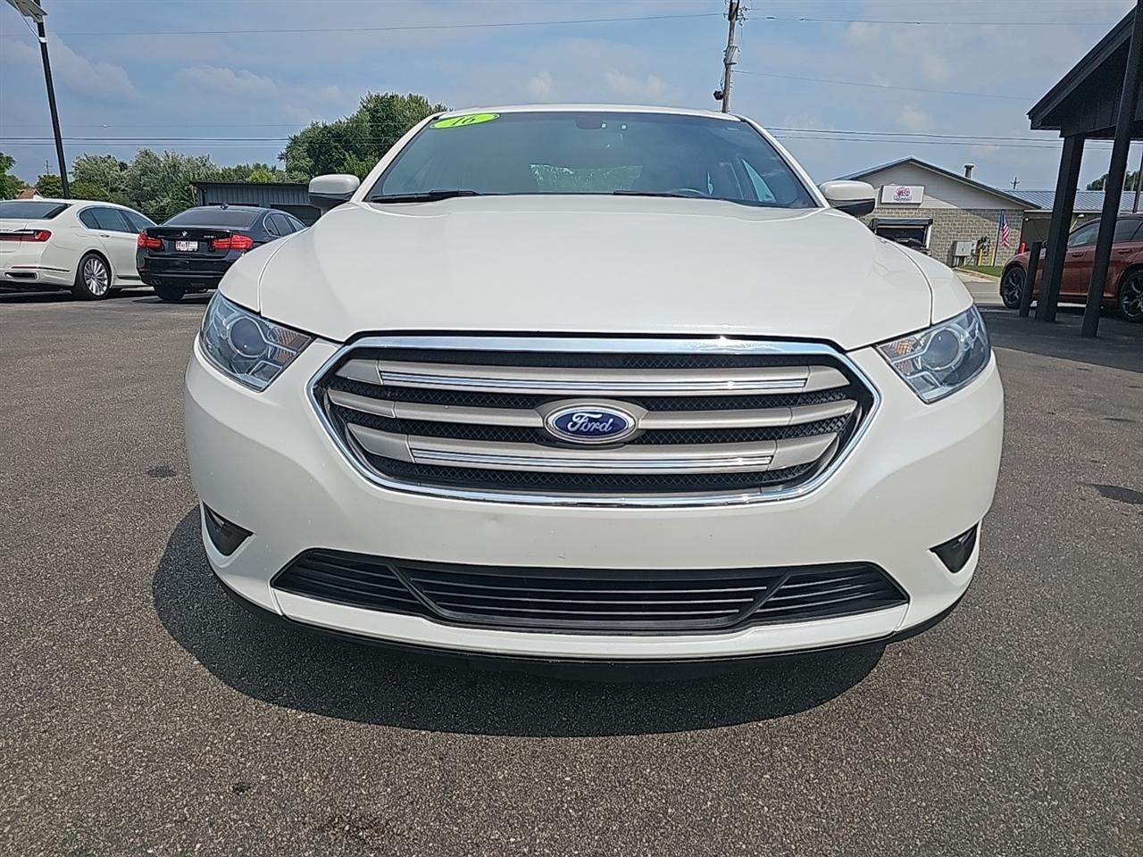 Ford Taurus 4dr Sdn SEL FWD 2016
