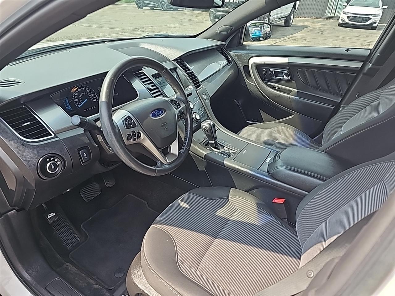 Ford Taurus 4dr Sdn SEL FWD 2016