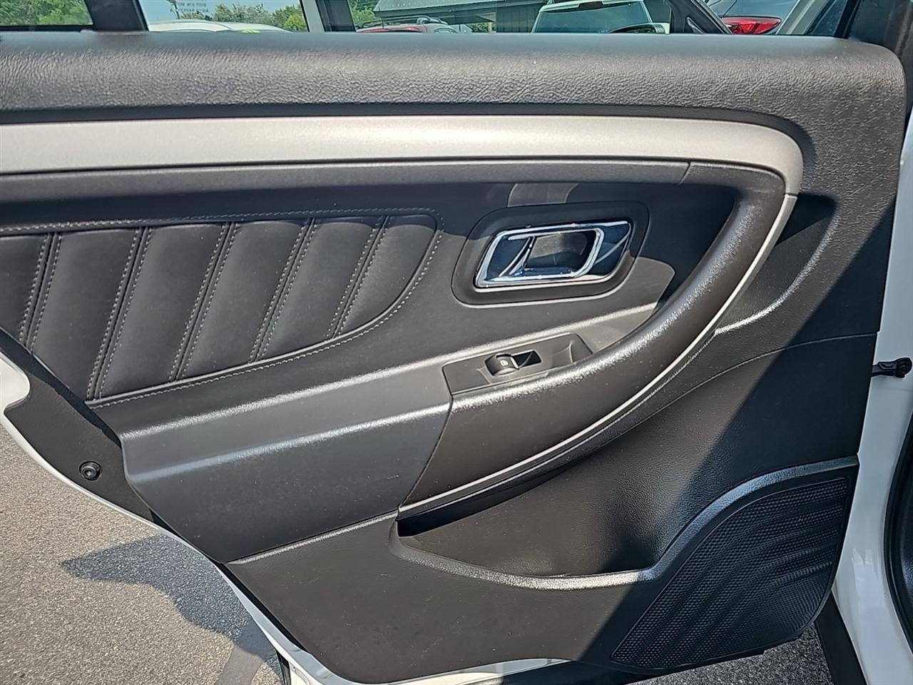 Ford Taurus 4dr Sdn SEL FWD 2016