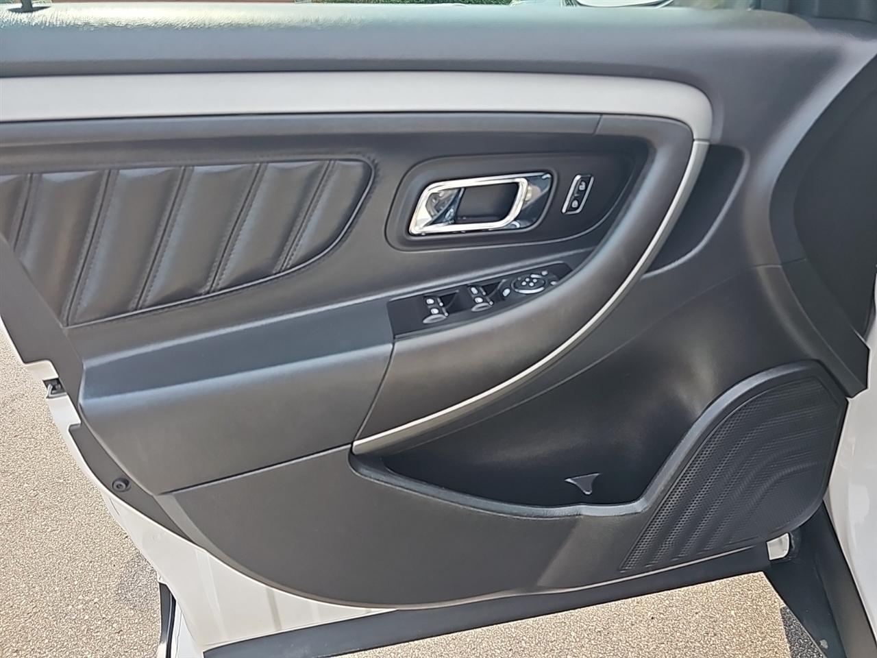 Ford Taurus 4dr Sdn SEL FWD 2016