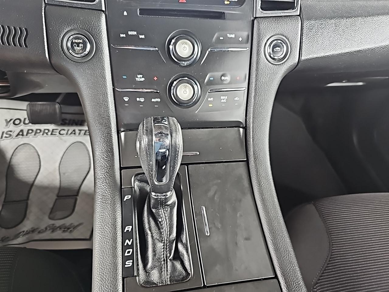 Ford Taurus 4dr Sdn SEL FWD 2016