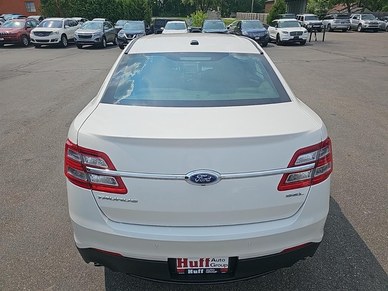 Ford Taurus 4dr Sdn SEL FWD 2016