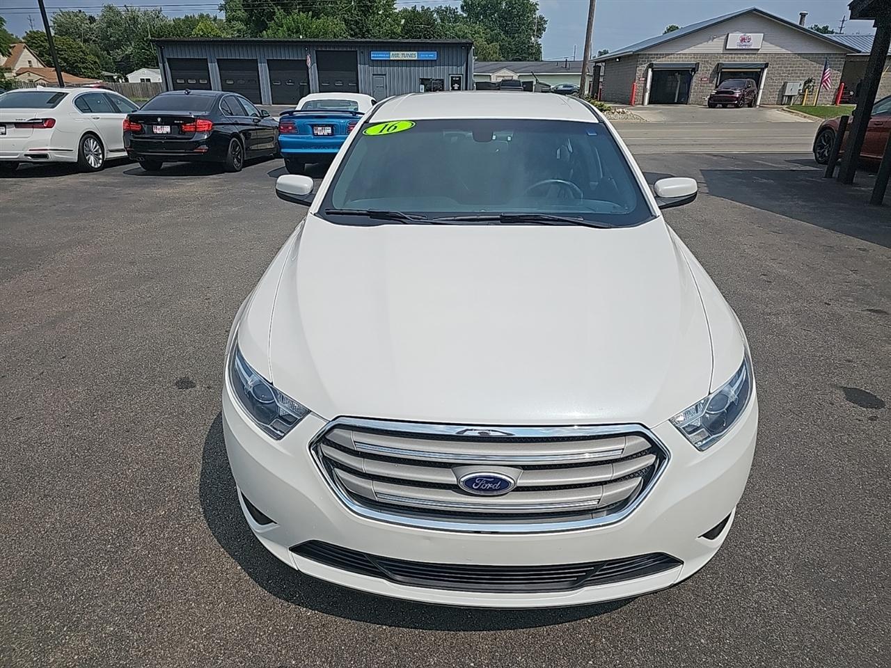 Ford Taurus 4dr Sdn SEL FWD 2016
