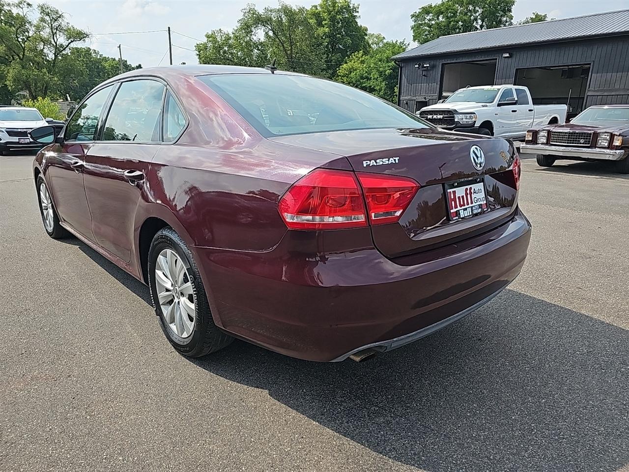 Volkswagen Passat 4dr Sdn 2.5L Auto S PZEV 2012