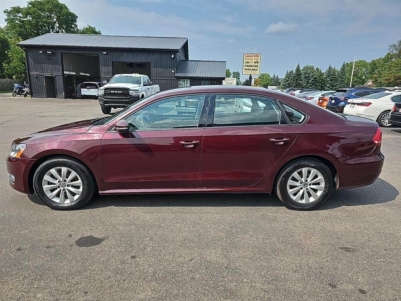Volkswagen Passat 4dr Sdn 2.5L Auto S w/Appearance PZEV 2012