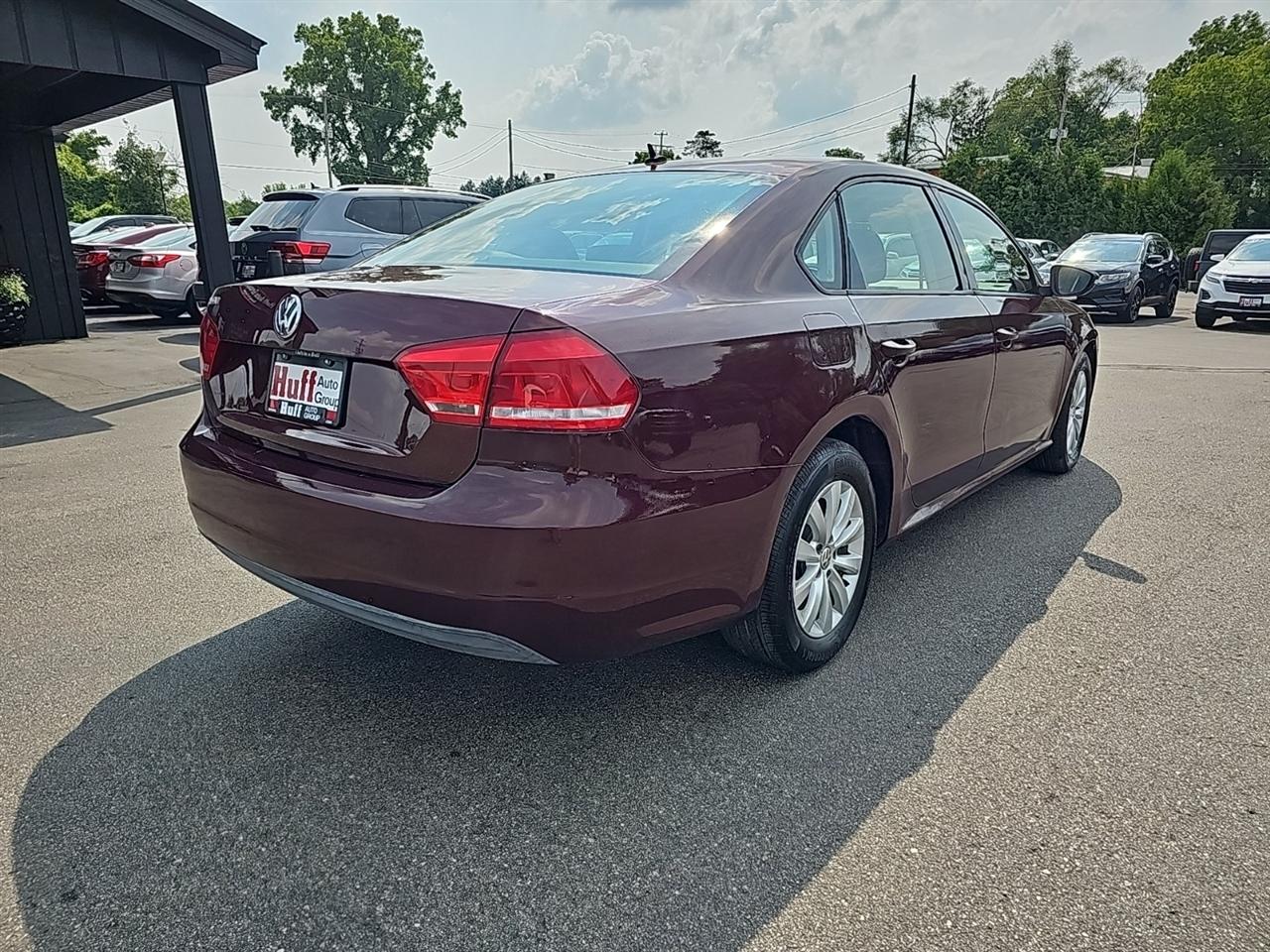 Volkswagen Passat 4dr Sdn 2.5L Auto S w/Appearance PZEV 2012