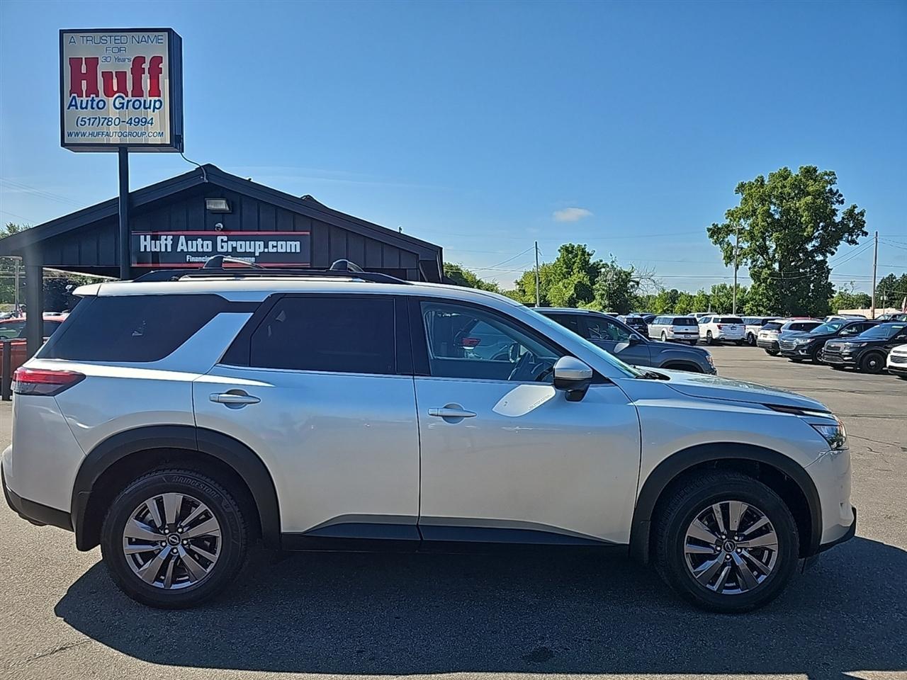 Nissan Pathfinder SV 4WD 2023