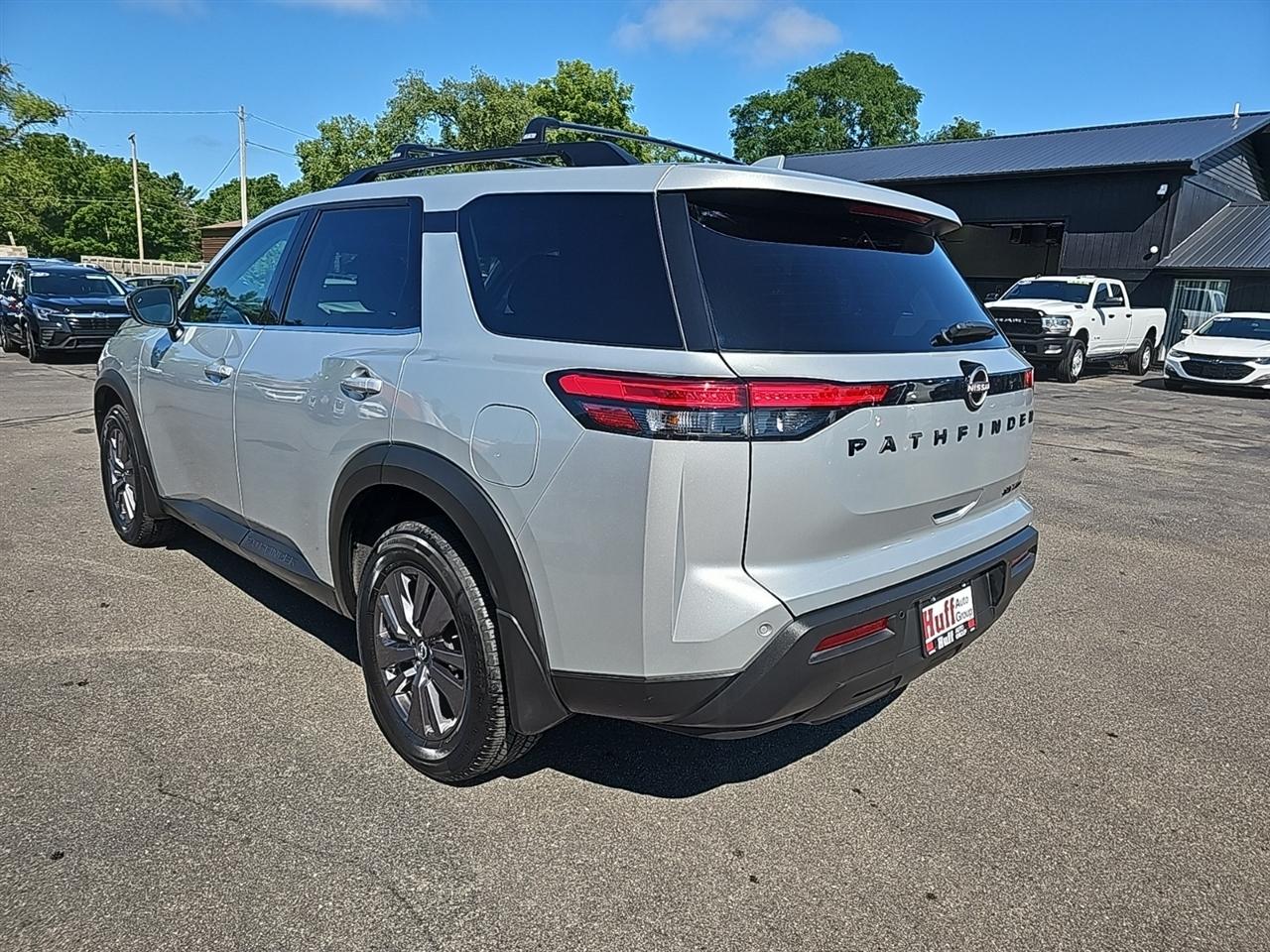 Nissan Pathfinder SV 4WD 2023
