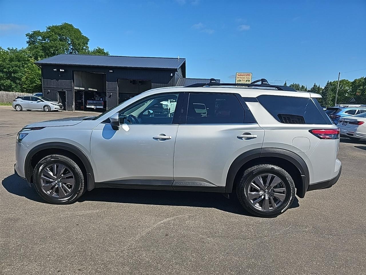 Nissan Pathfinder SV 4WD 2023