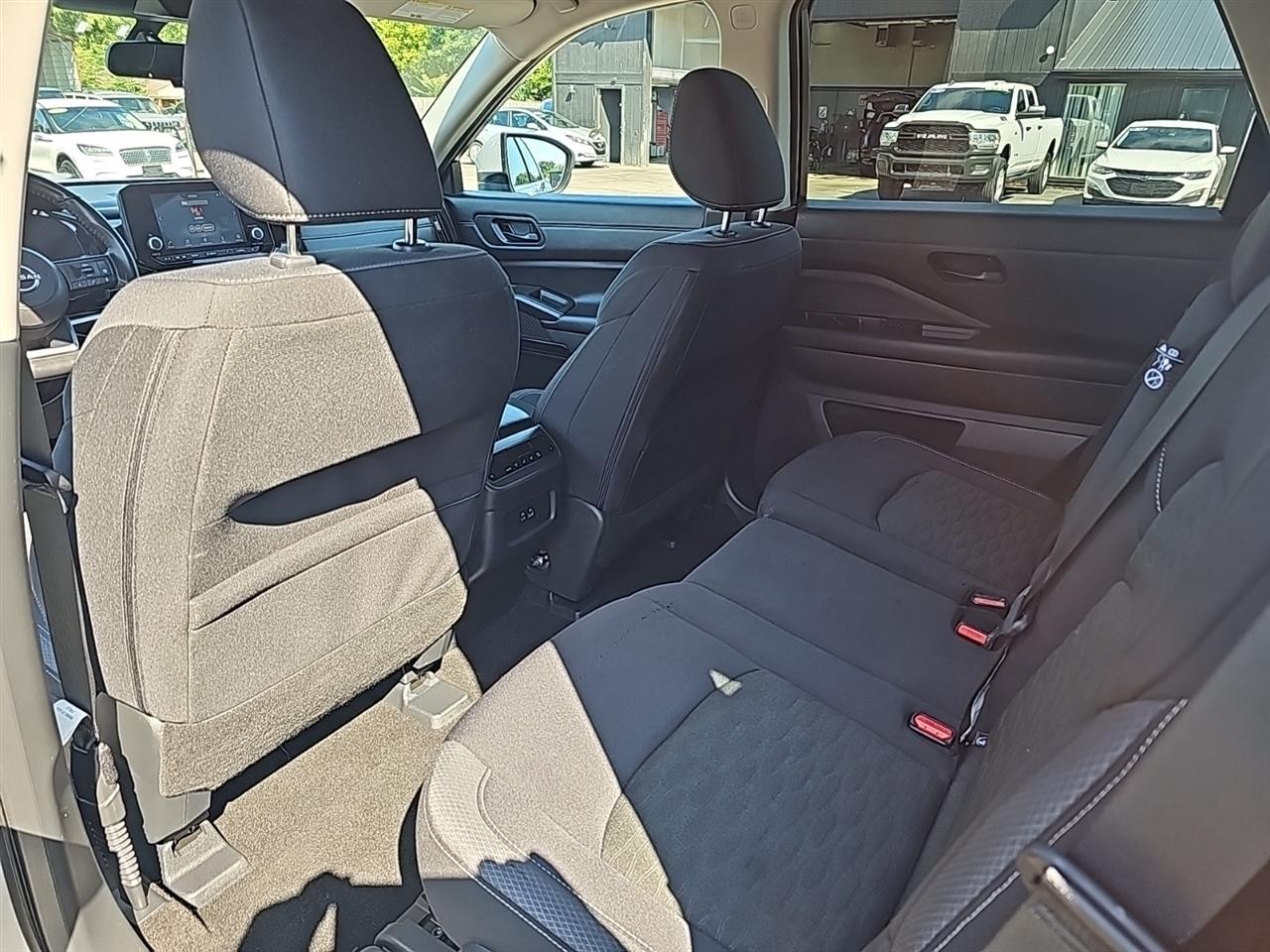 Nissan Pathfinder SV 4WD 2023