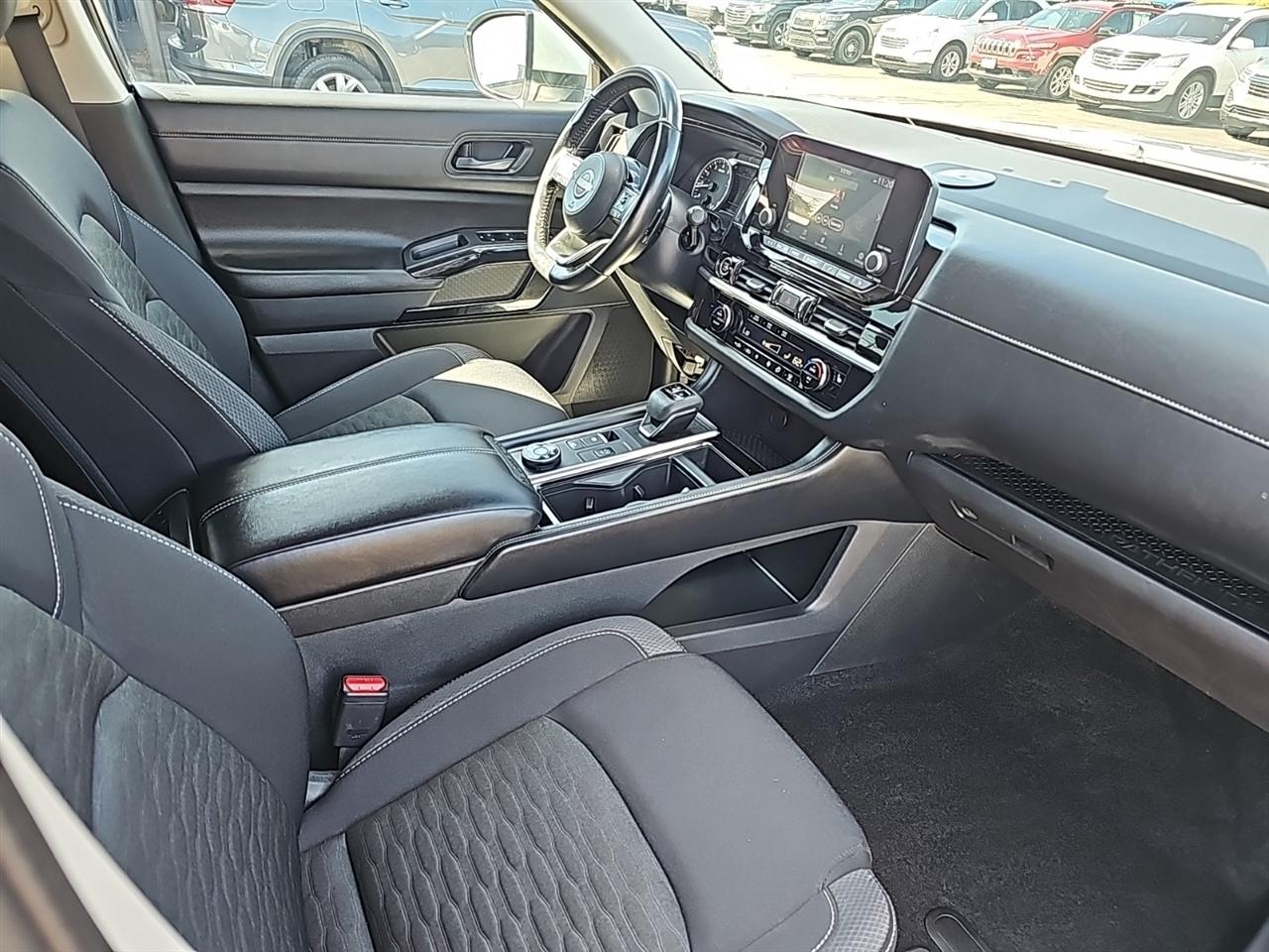 Nissan Pathfinder SV 4WD 2023