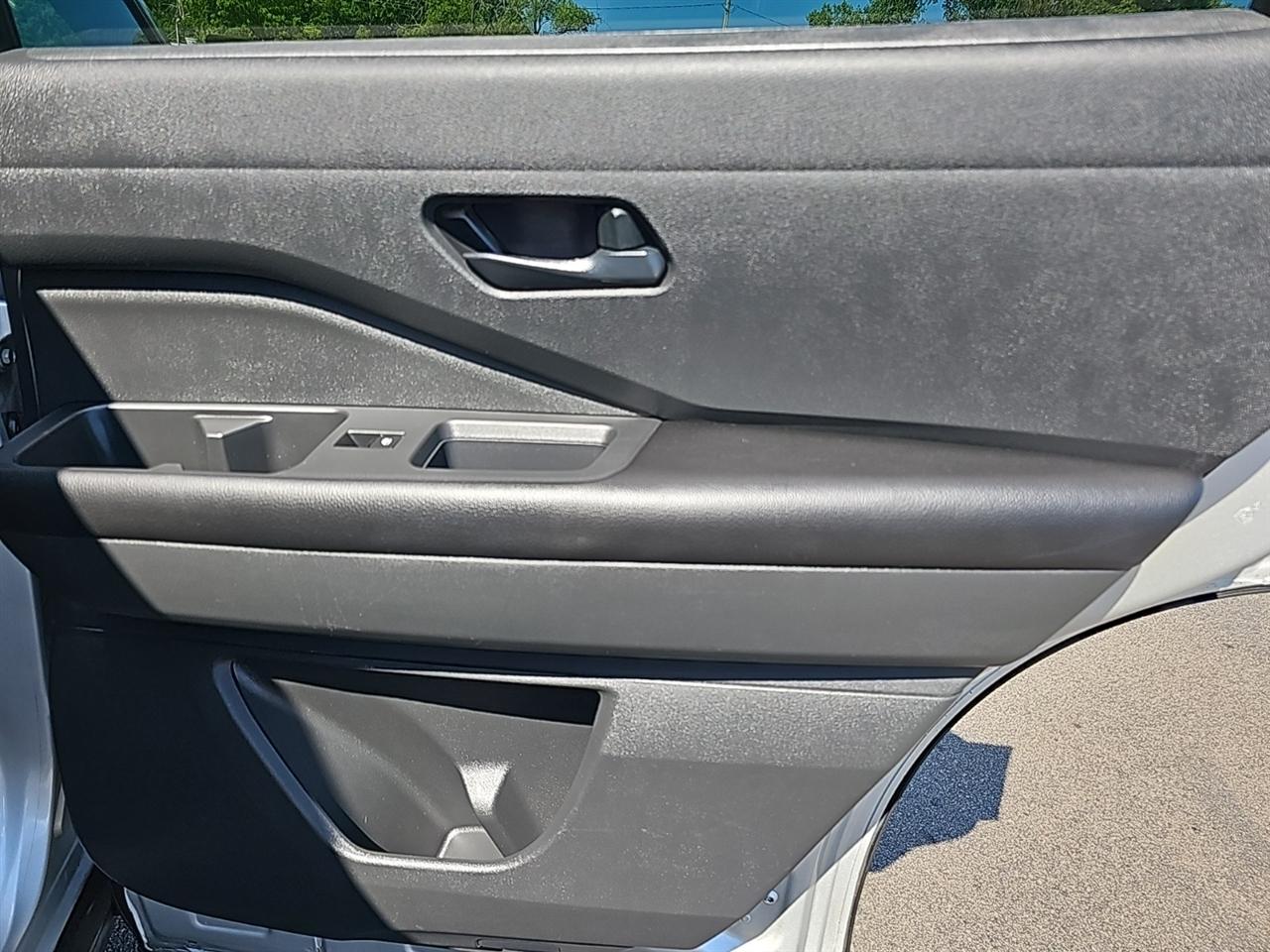 Nissan Pathfinder SV 4WD 2023