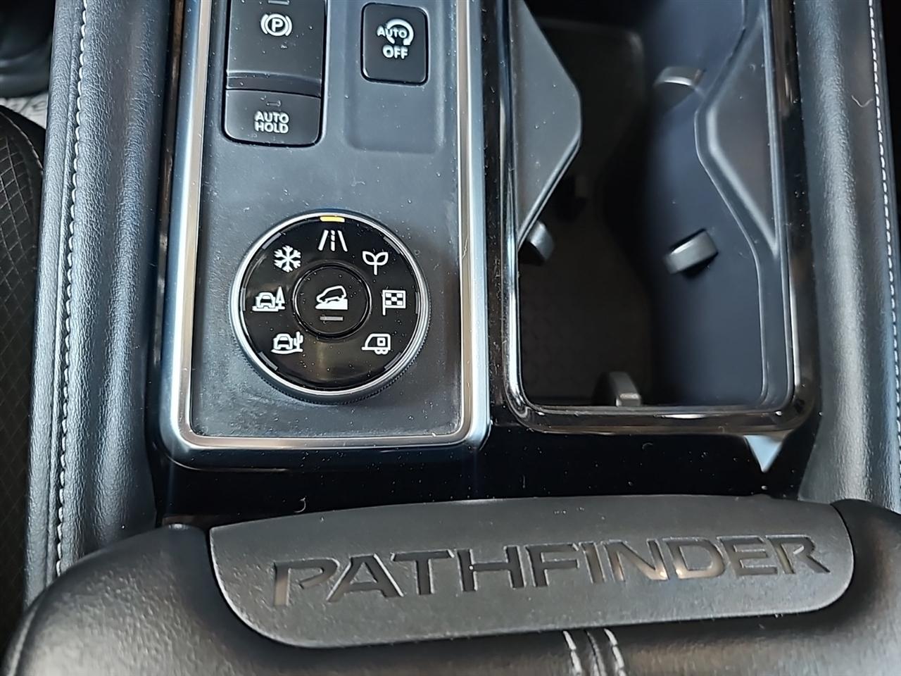 Nissan Pathfinder SV 4WD 2023