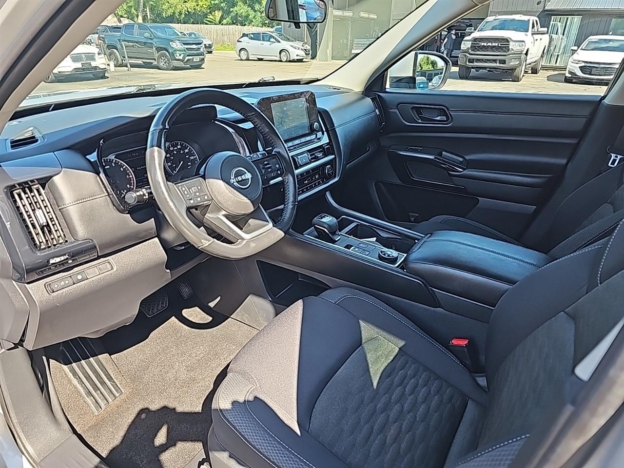 Nissan Pathfinder SV 4WD 2023