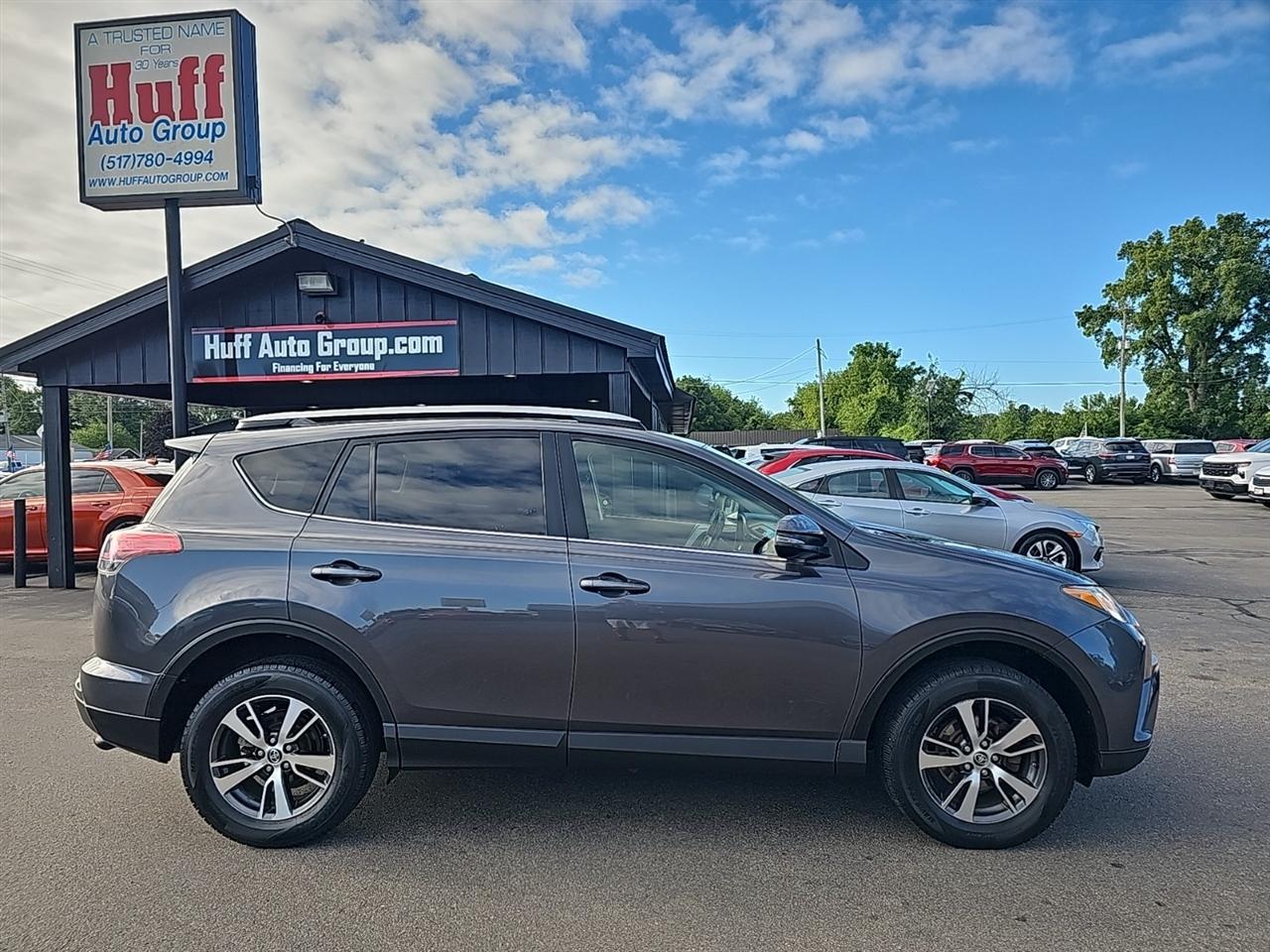 Toyota RAV4 XLE AWD (Natl) 2017
