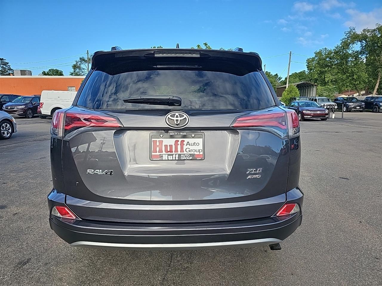 Toyota RAV4 XLE AWD (Natl) 2017