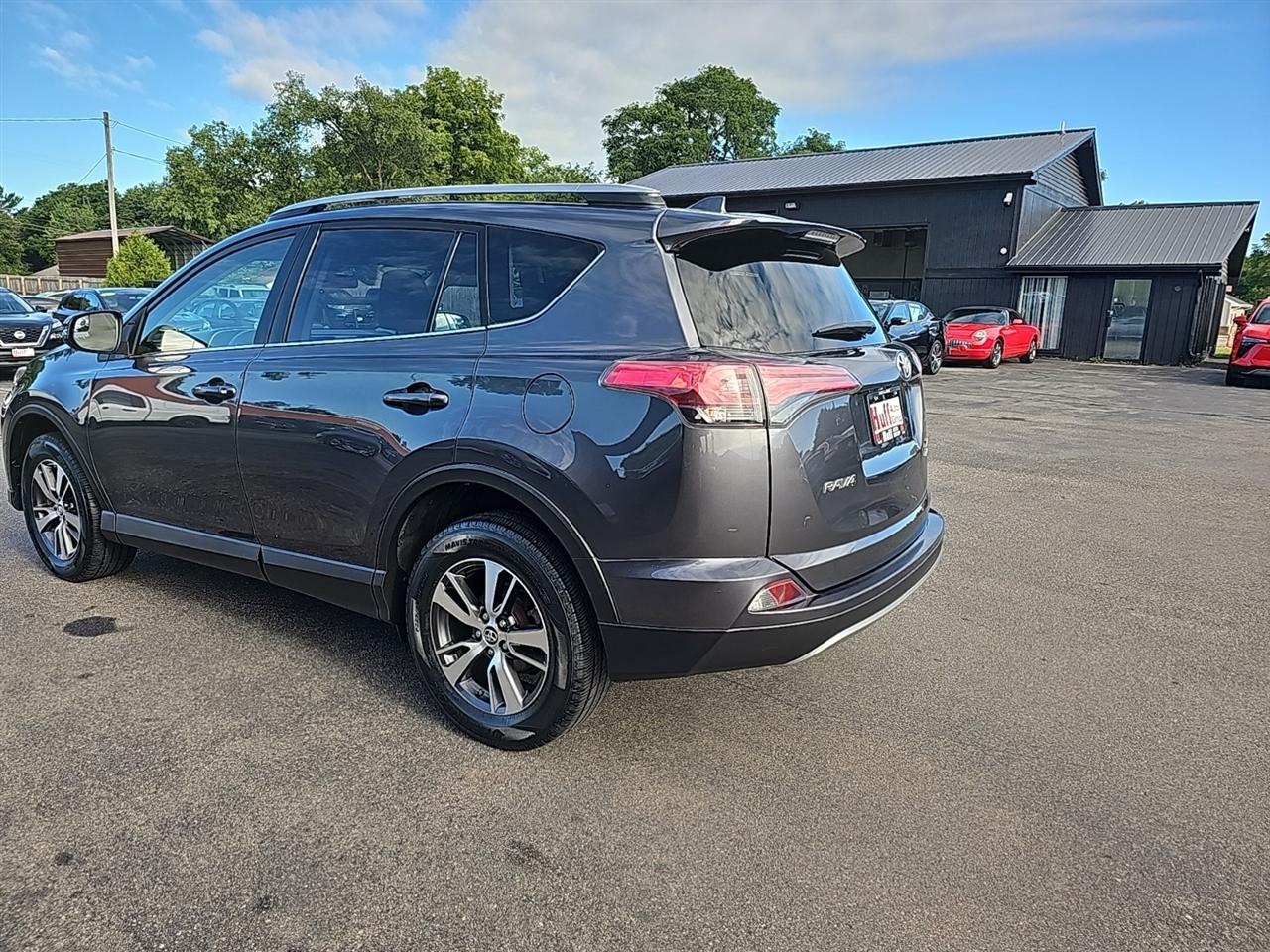 Toyota RAV4 XLE AWD (Natl) 2017