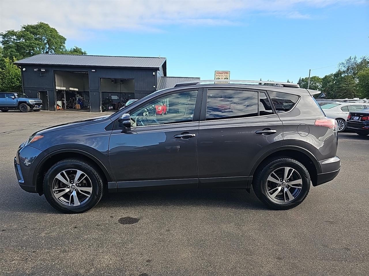 Toyota RAV4 XLE AWD (Natl) 2017