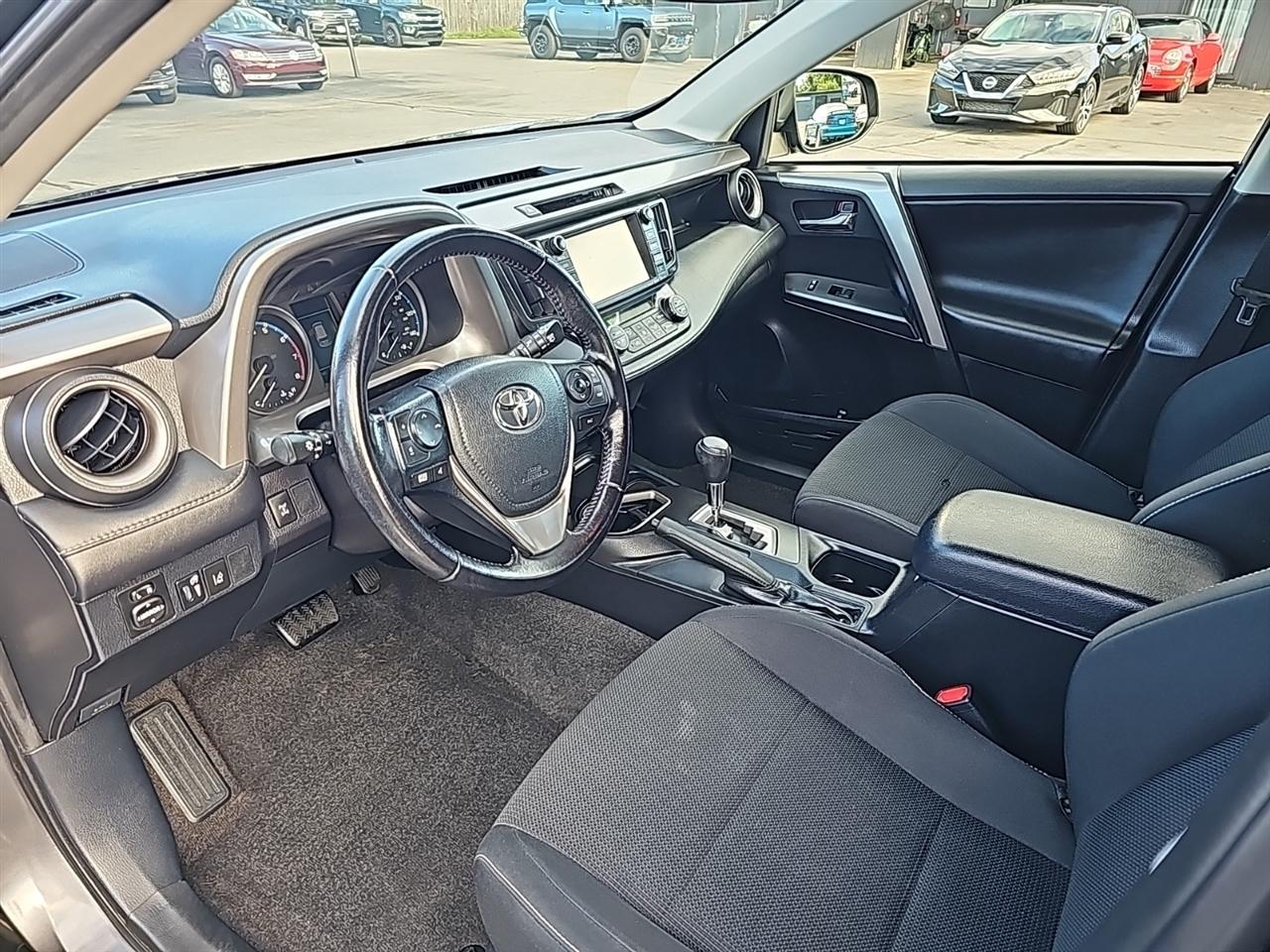 Toyota RAV4 XLE AWD (Natl) 2017