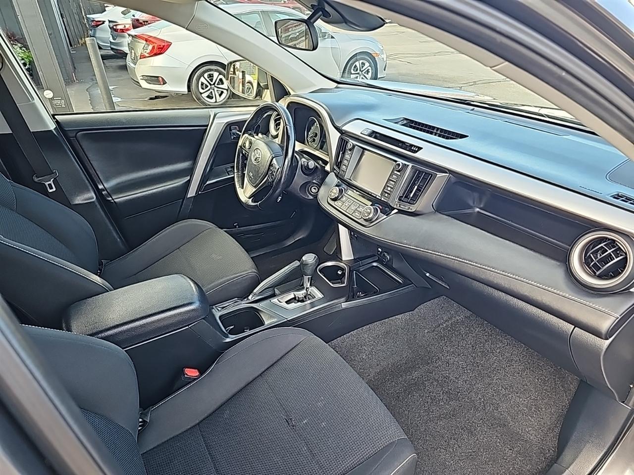 Toyota RAV4 XLE AWD (Natl) 2017