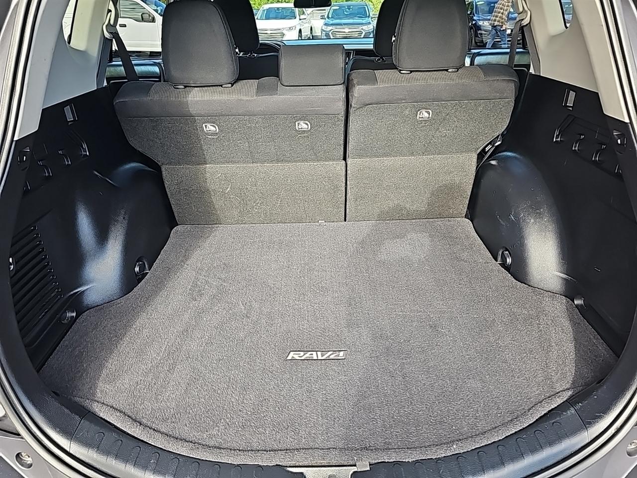 Toyota RAV4 XLE AWD (Natl) 2017