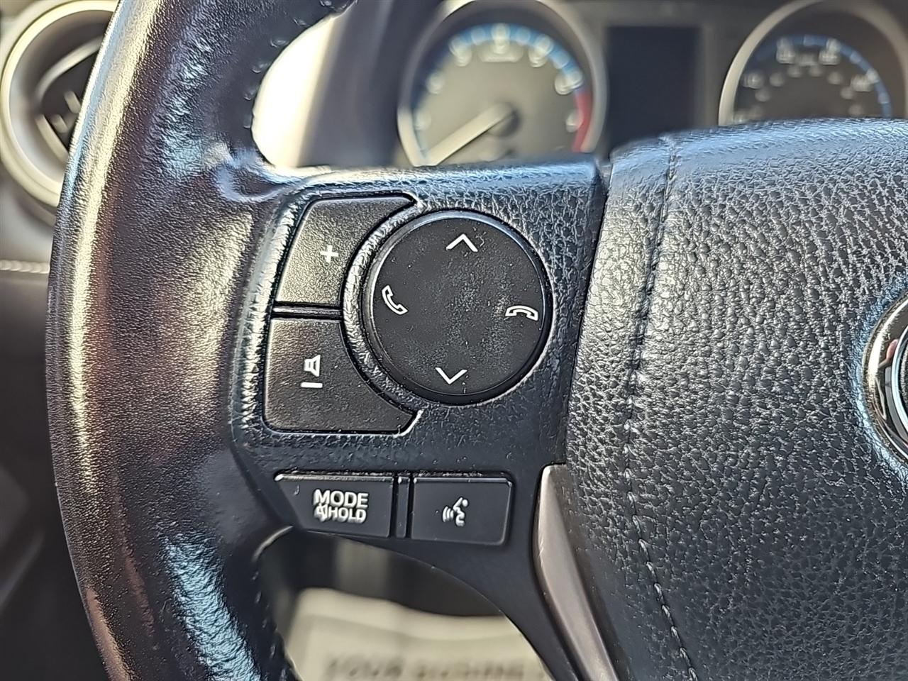 Toyota RAV4 XLE AWD (Natl) 2017