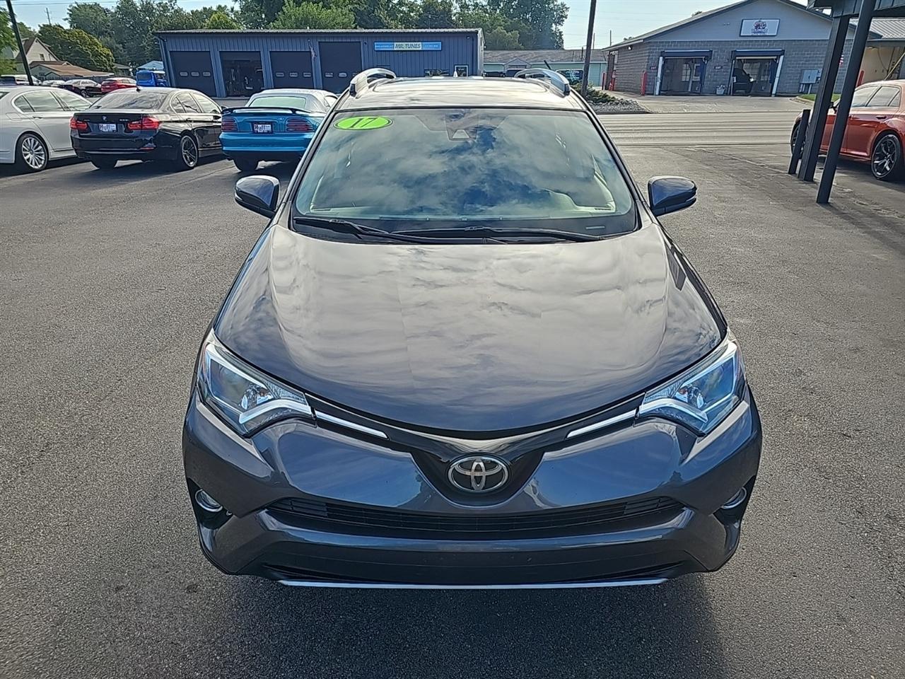 Toyota RAV4 XLE AWD (Natl) 2017