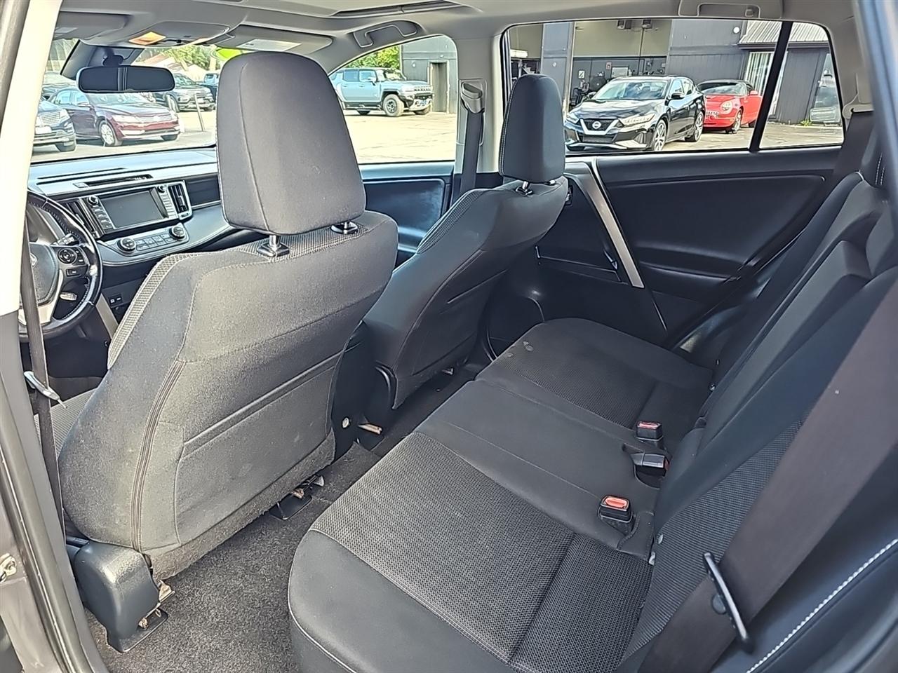 Toyota RAV4 XLE AWD (Natl) 2017