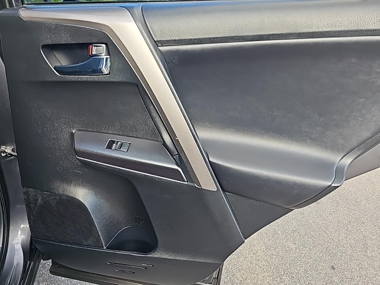 Toyota RAV4 XLE AWD (Natl) 2017