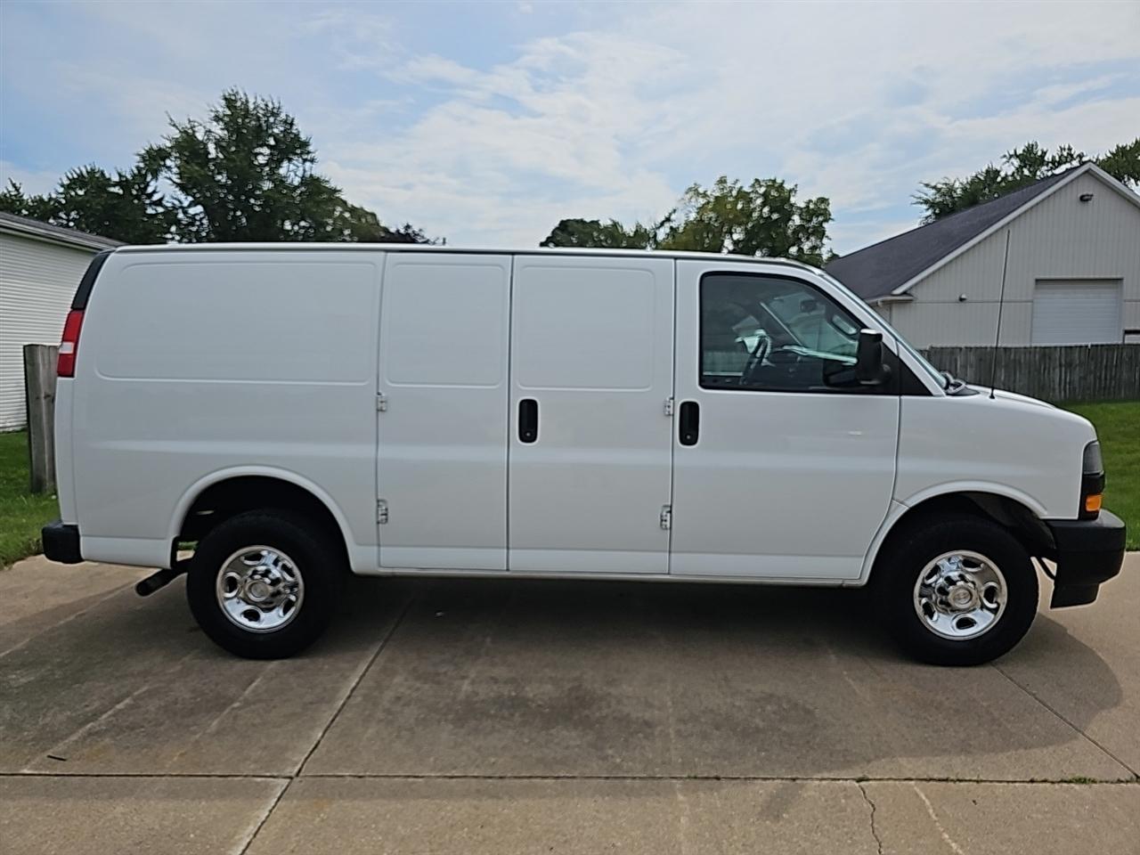 Chevrolet Express Cargo Van RWD 2500 135" 2019