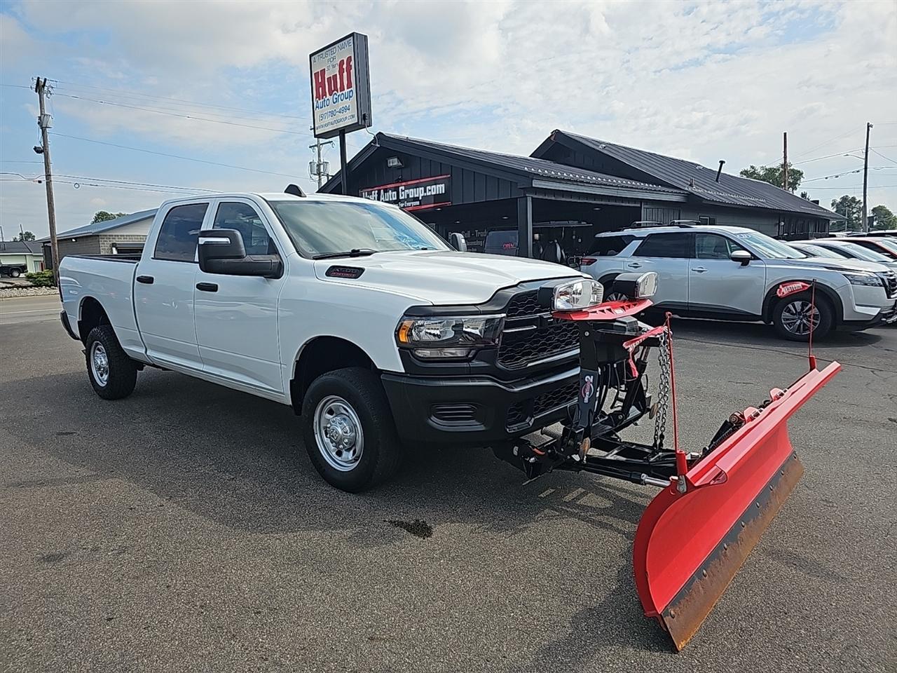 RAM 2500 Tradesman 4x4 Crew Cab 6'4" Box 2023