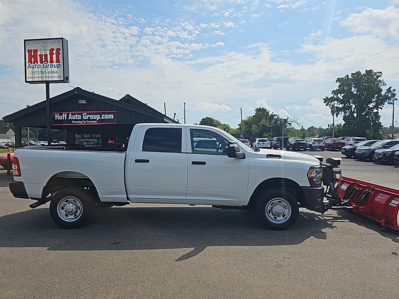 RAM 2500 Tradesman 4x4 Crew Cab 6'4" Box 2023