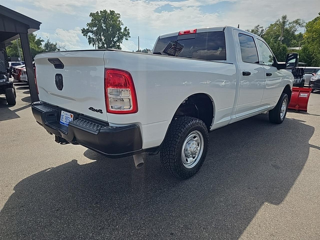 RAM 2500 Tradesman 4x4 Crew Cab 6'4" Box 2023