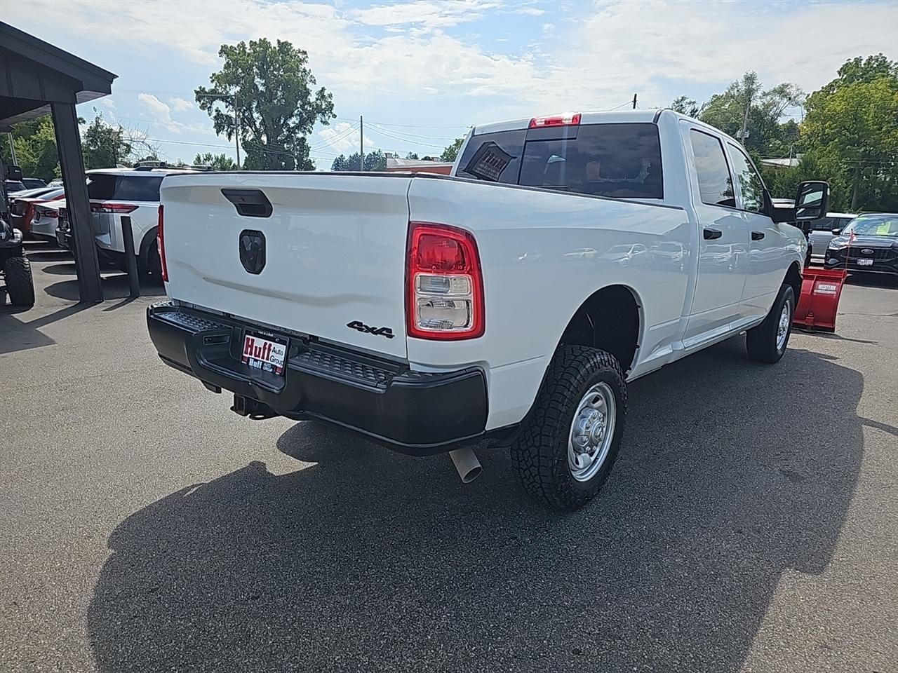 RAM 2500 Tradesman 4x4 Crew Cab 6'4" Box 2023