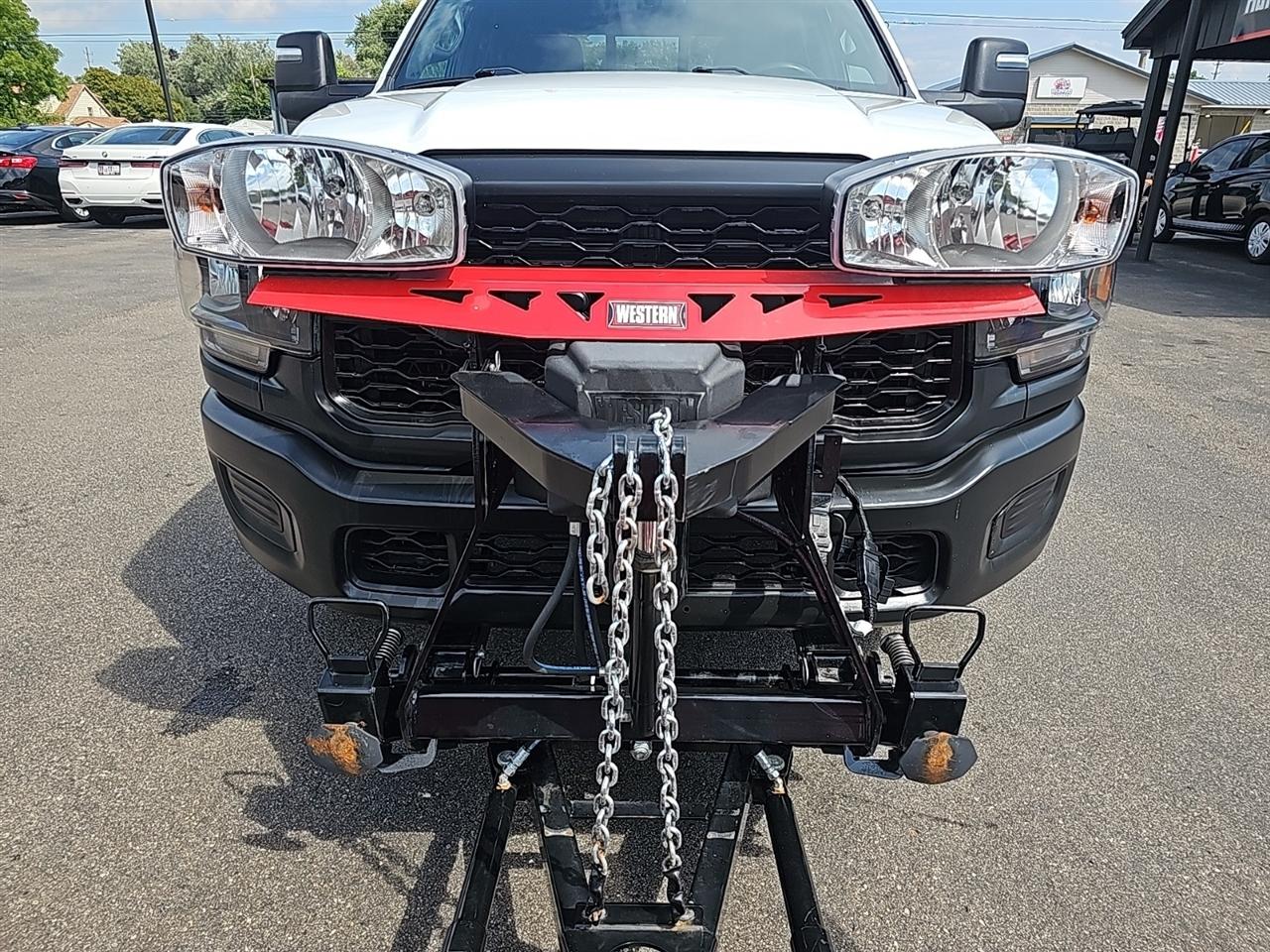 RAM 2500 Tradesman 4x4 Crew Cab 6'4" Box 2023