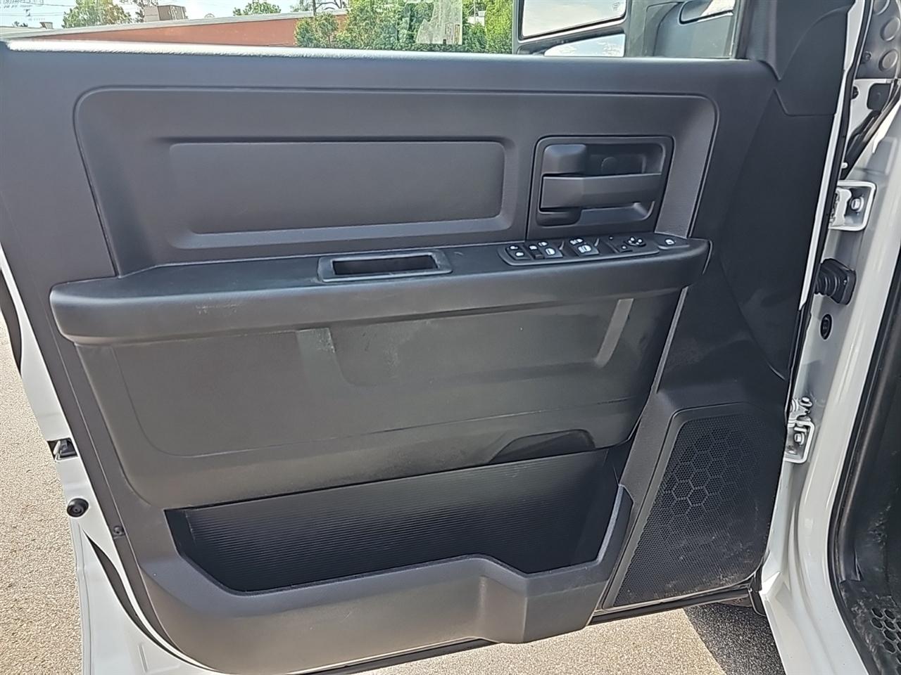 RAM 2500 Tradesman 4x4 Crew Cab 6'4" Box 2023