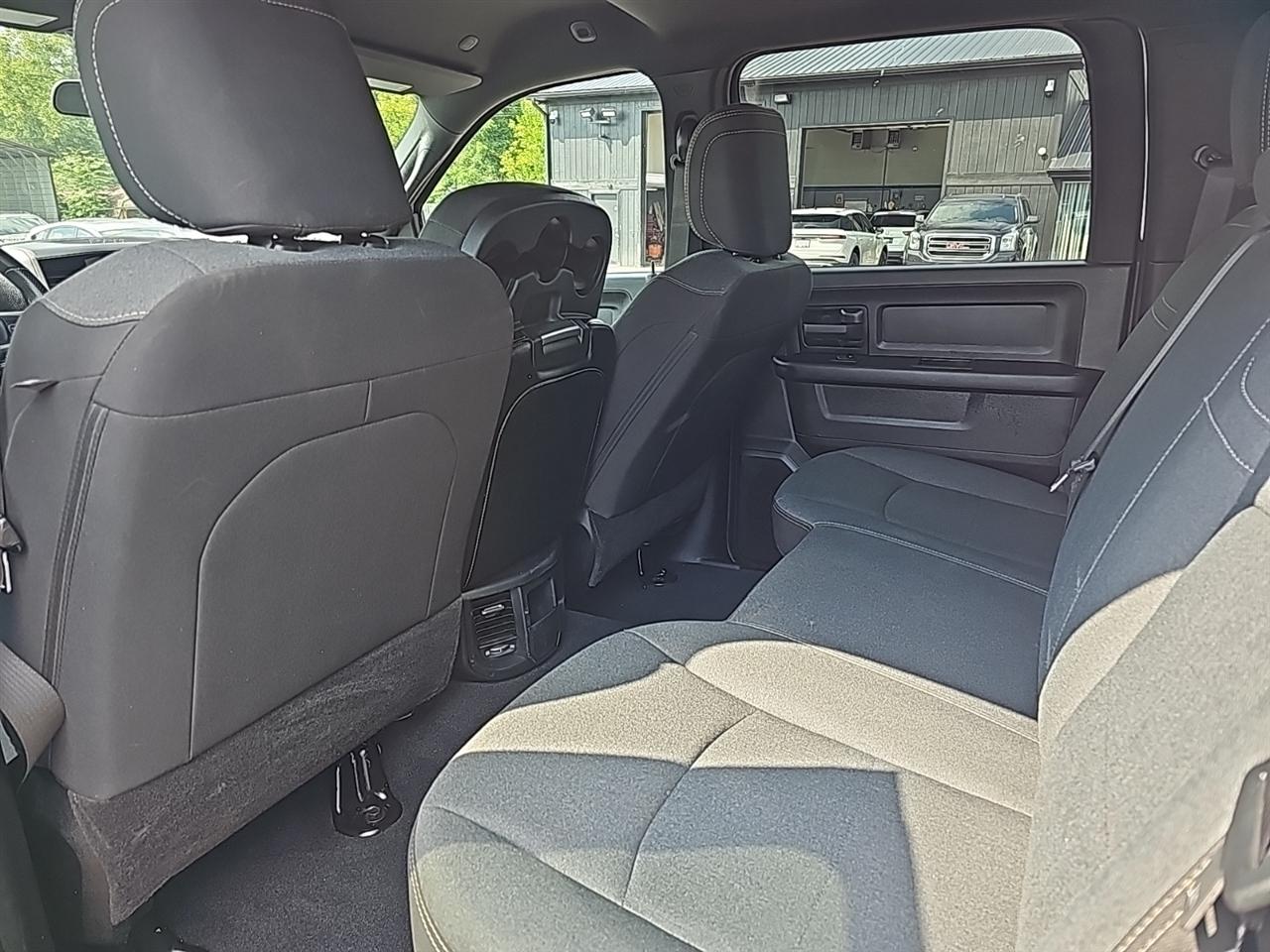 RAM 2500 Tradesman 4x4 Crew Cab 6'4" Box 2023