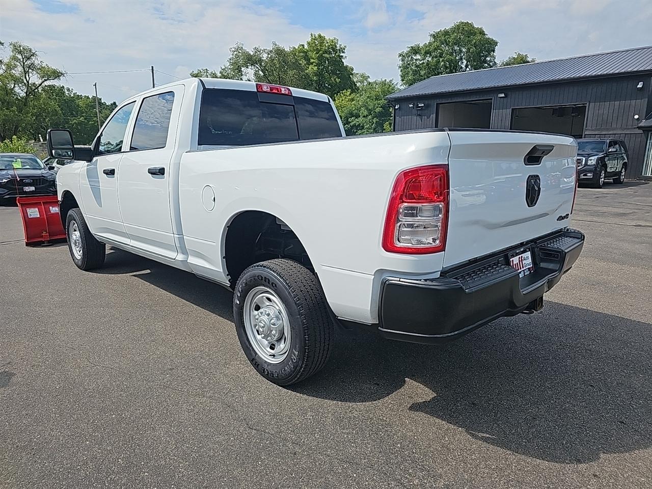 RAM 2500 Tradesman 4x4 Crew Cab 6'4" Box 2023