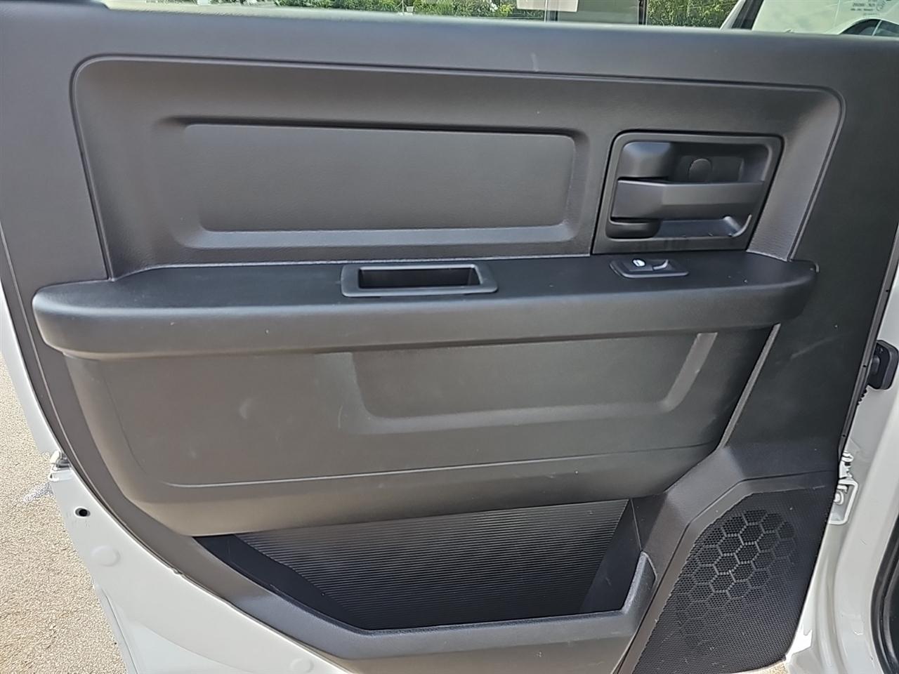 RAM 2500 Tradesman 4x4 Crew Cab 6'4" Box 2023